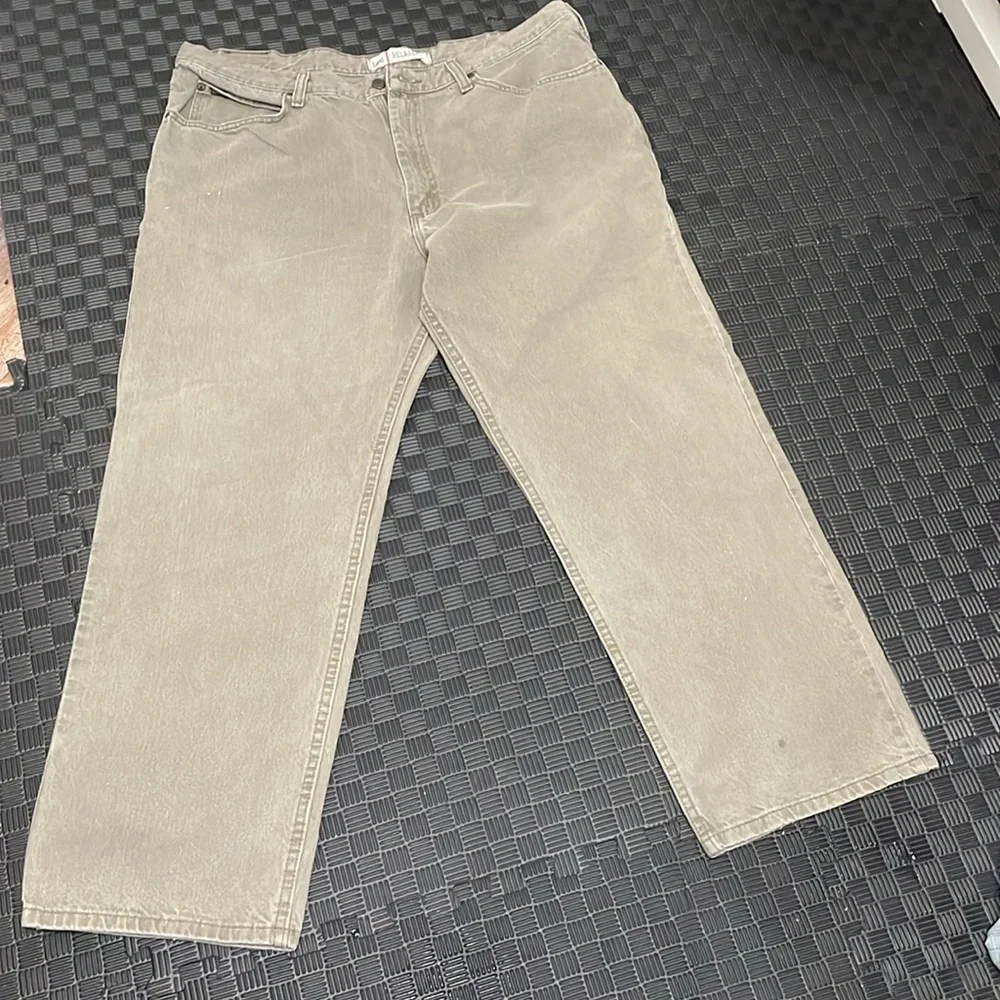 -Lee  42 x 30 jeans relaxed fit  tan color